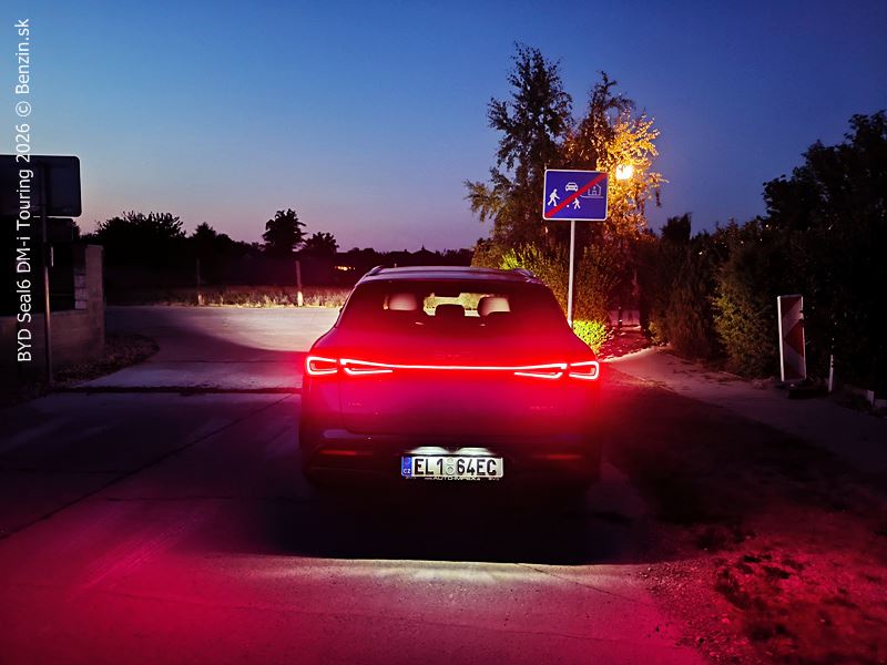 BYD, cinske auto, Seal, benzin.sk test auta, hybrid, spotreba, kufor, interi�r
